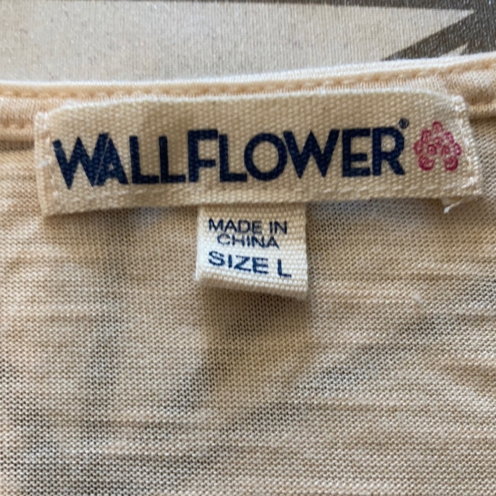 🌺🌺WALLFLOWER TOP🌺🌺 - Picture 5 of 8